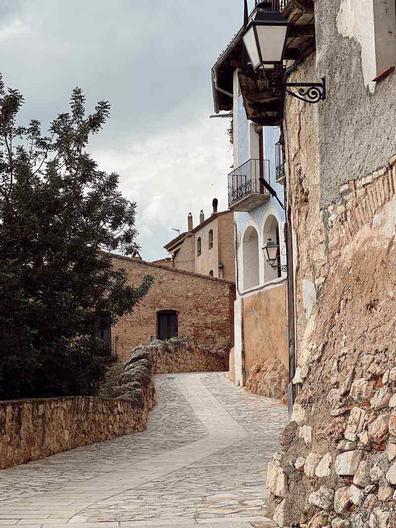 Calles de Miravet, Tarragona, Cataluña, España