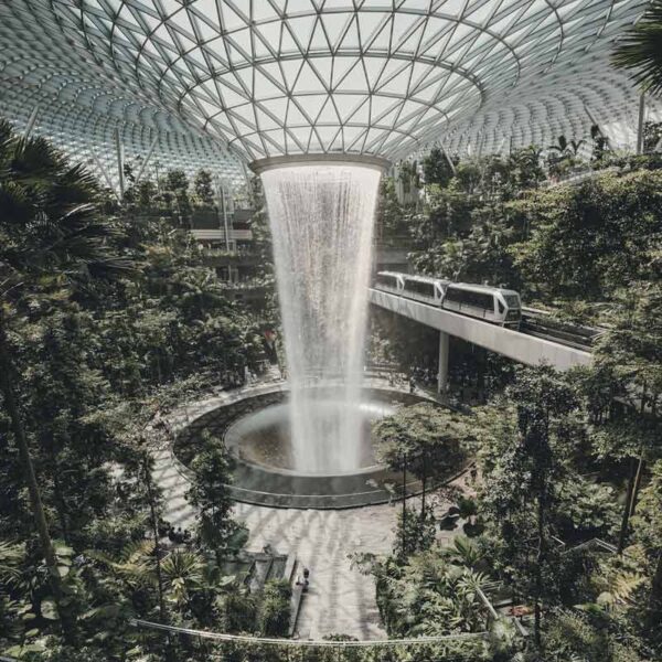 Cascada interior aeropuerto Changi, Singapur
