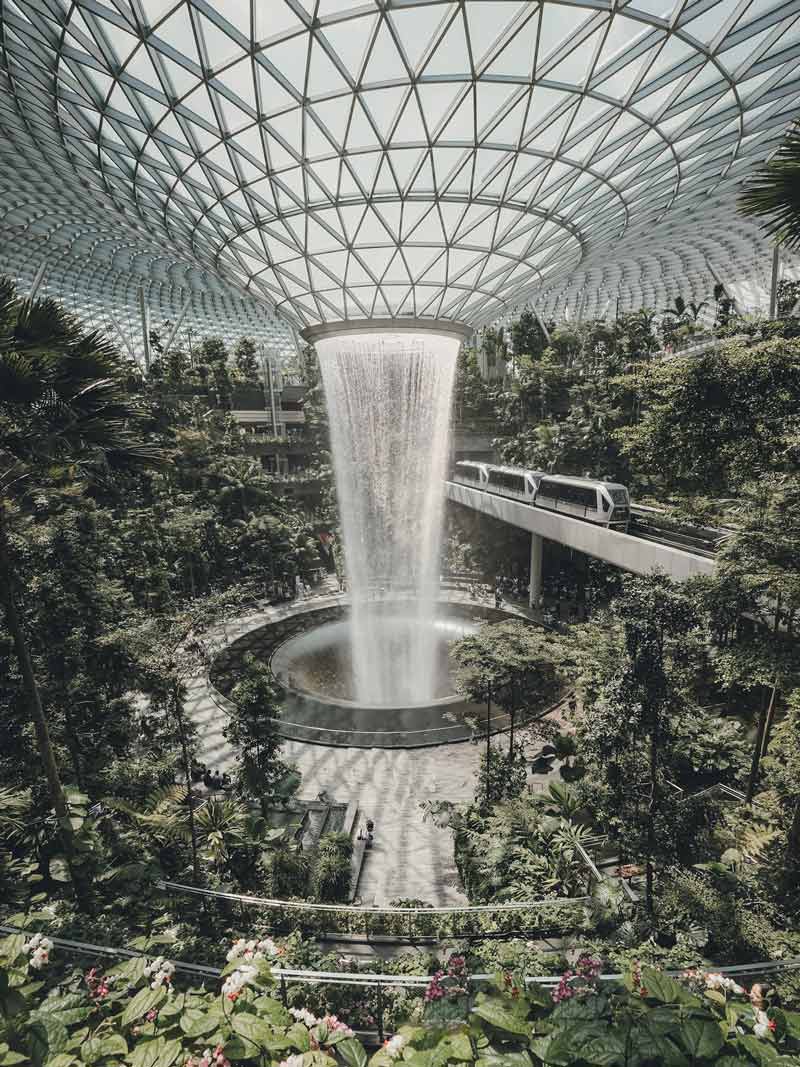 Cascada interior aeropuerto Changi, Singapur