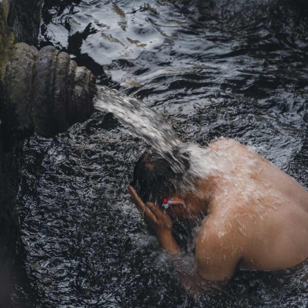 Ritual purificación, Tirta Empul, Bali, Indonesia