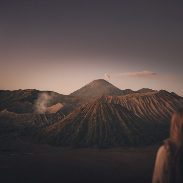 Amanecer-en-Bromo Amanecer en Bromo, volcán Bromo, Parque Nacional de Bromo Tengger Semeru, Java, Indonesia