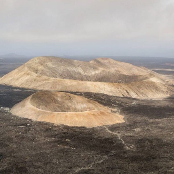 Caldera Blanca Volcán Caldereta y Caldera Blanca, Lanzarote, Canarias, España