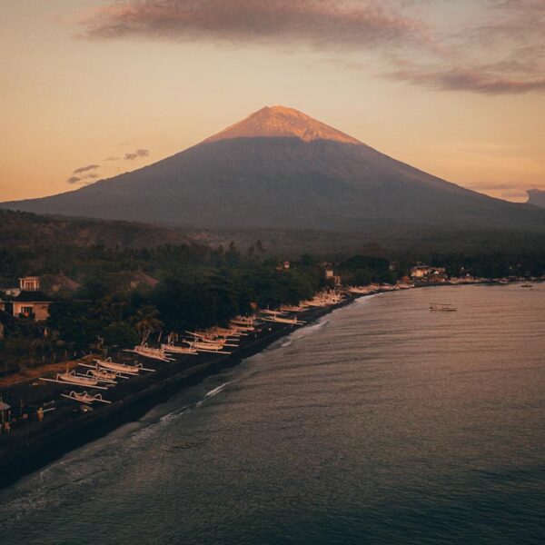Monte Agung-Amed Monte Agung desde Amed Beach, Amed, Bali, Indonesia